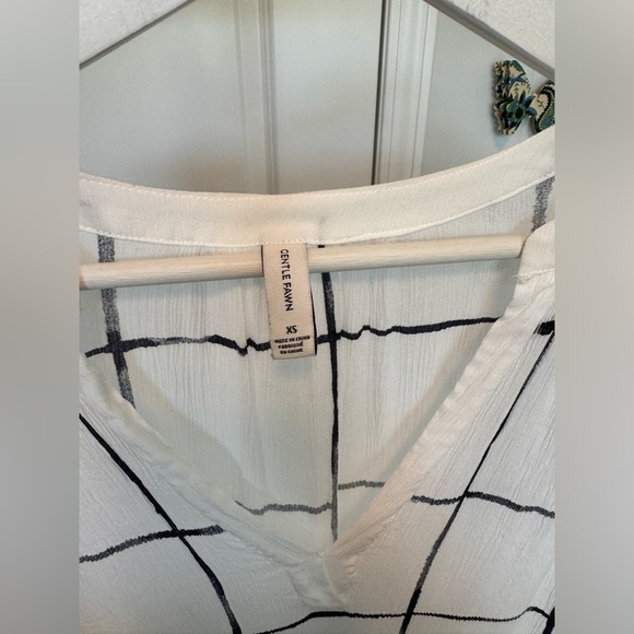 BOUTIQUE TOP 🤍🤍🤍 - Picture 2 of 4